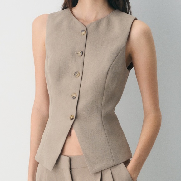 Aritzia Tops - Aritzia Wilfred Regal Vest